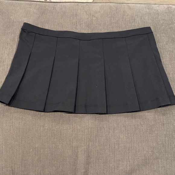 FILA x HAILEY BIEBER Pleated Mini Skirt - Size 6 - NWT!! women’s skirts dress - Picture 3 of 9